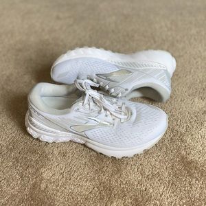Brooks Adrenaline 19 white 7.5. (#2)